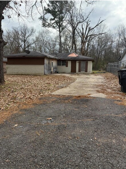 2749 Willis St, Shreveport, LA 71107