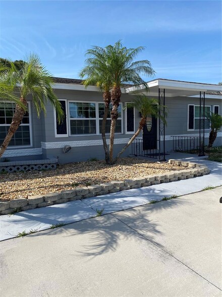 5730 53rd Ave N, Kenneth City, FL 33709