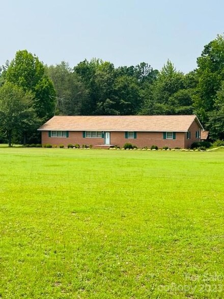 737 Winterwood Rd, Kershaw, SC 29067