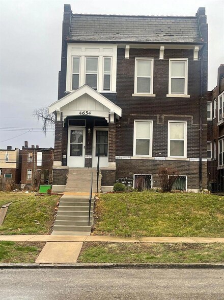 4654 Pope Ave, Saint Louis, MO 63115