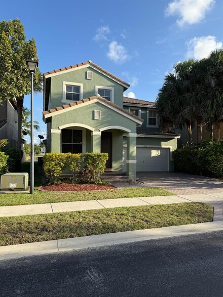 5074 Massy Dr, Lake Worth, FL 33463