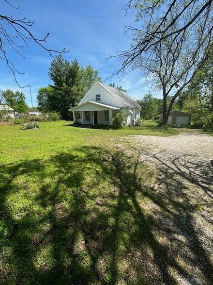 224 S School St, Goodman, MO 64843