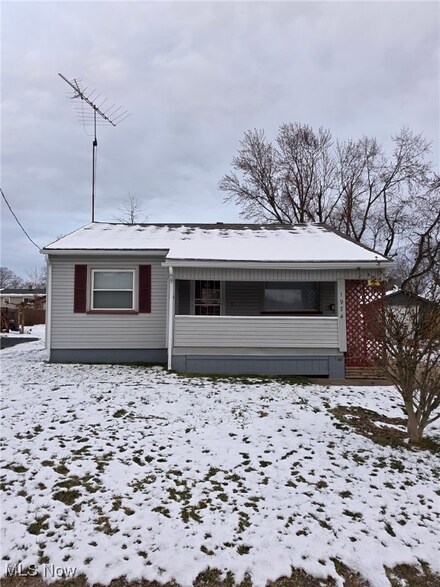 1974 Larchmont Ave NE, Warren, OH 44483