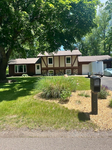 8226 Lake Vista Dr, Richland, MI 49083