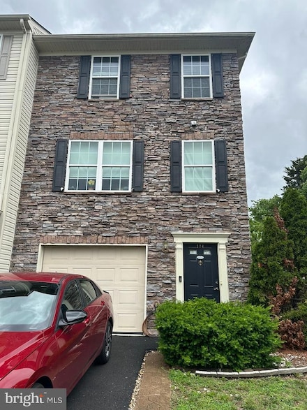 224 Morlatt Ln, Martinsburg, WV 25404