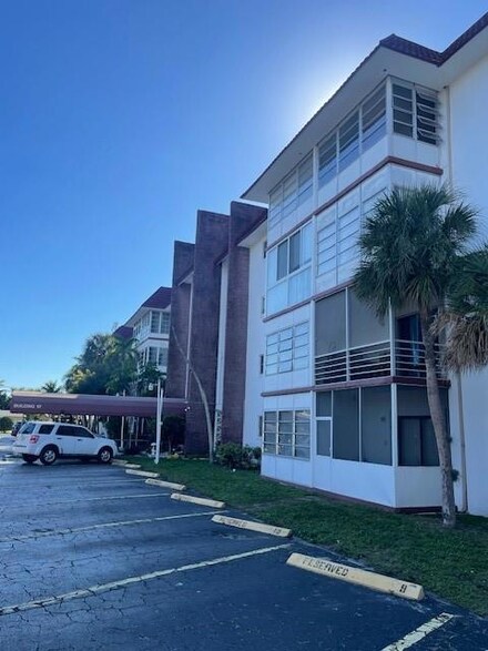 2061 NW 47th Terrace Unit P2, Lauderhill, FL 33313