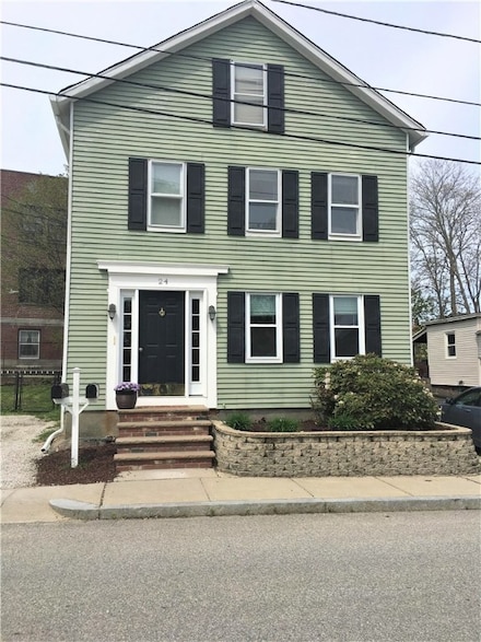 24 Barney St, Warren, RI 02885