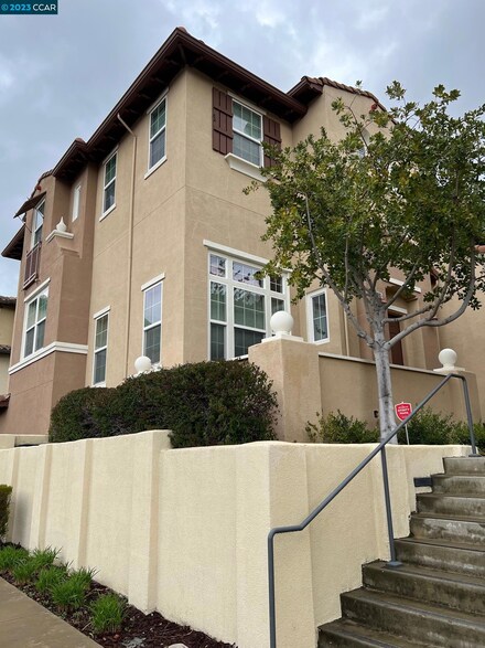 1301 Trailside Cir, Concord, CA 94518
