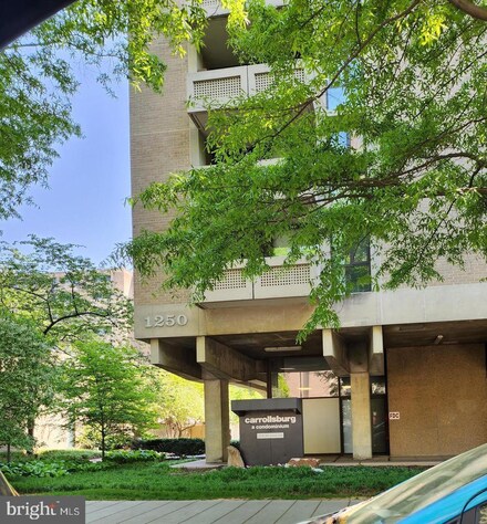 240 M St SW Unit E401, Washington, DC 20024