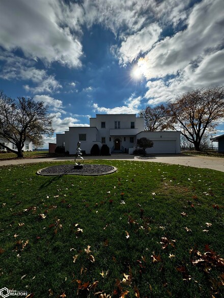 1102 Denmark Hilltop, Fort Madison, IA 52627