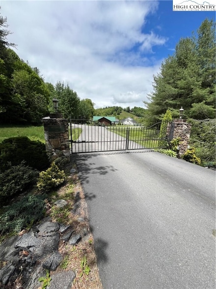 24 Waterstone Dr, Boone, NC 28607