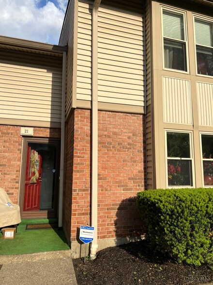 21 Aspen Ct, Cincinnati, OH 45246