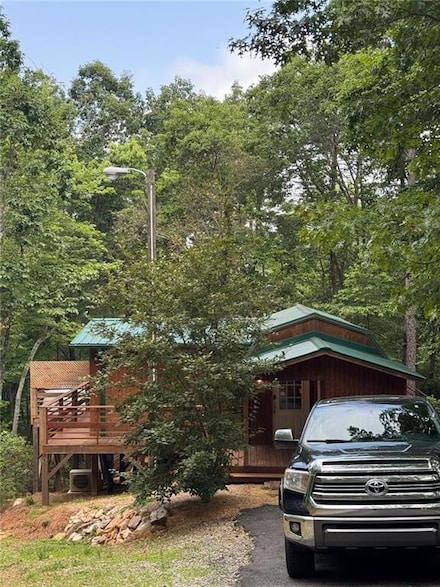 225 Overlook Cir, Clarkesville, GA 30523