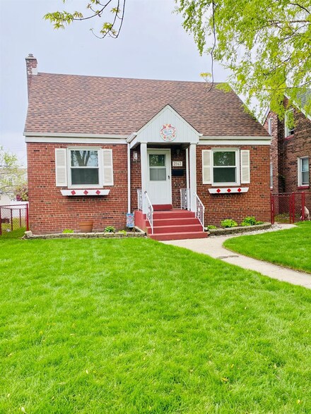 2143 Davis Ave, Whiting, IN 46394