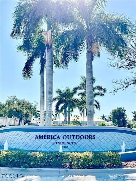 5753 Pink Panther Dr, Fort Myers, FL 33908