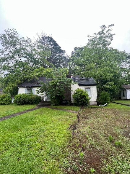 402 Cromwell St, West Point, MS 39773