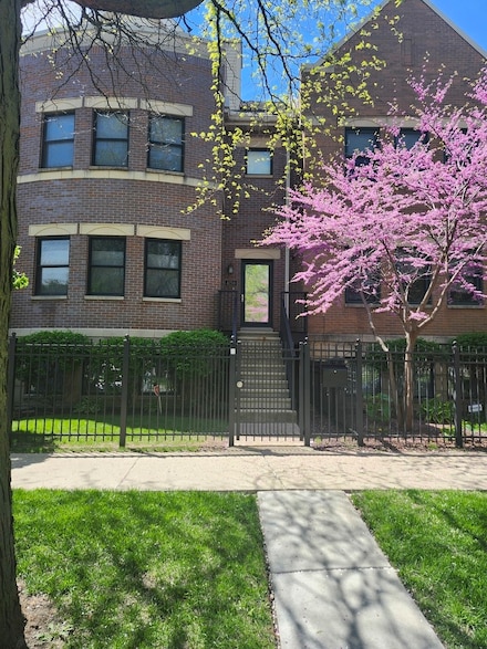 4150 S Drexel Blvd, Chicago, IL 60653