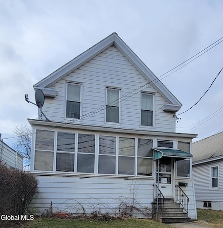6 Cohoes Rd, Watervliet, NY 12189