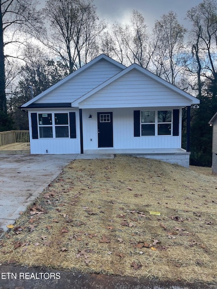 341 W Outer Dr, Oak Ridge, TN 37830