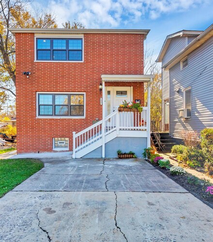 1437 W 17th Ave, Gary, IN 46407