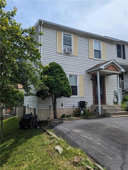 422 Fox Cir, Easton, PA 18042