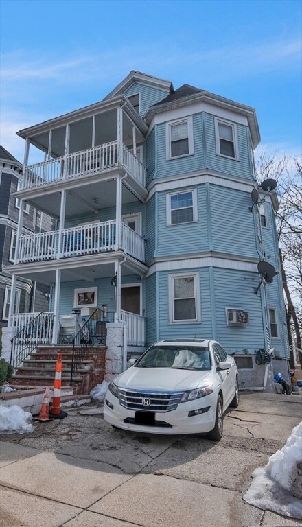 76 Kingsdale St, Dorchester Center, MA 02124