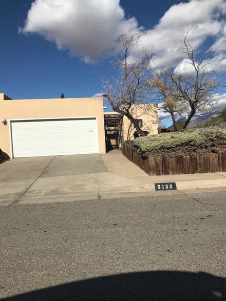 3133 Lori Place NE, Albuquerque, NM 87111