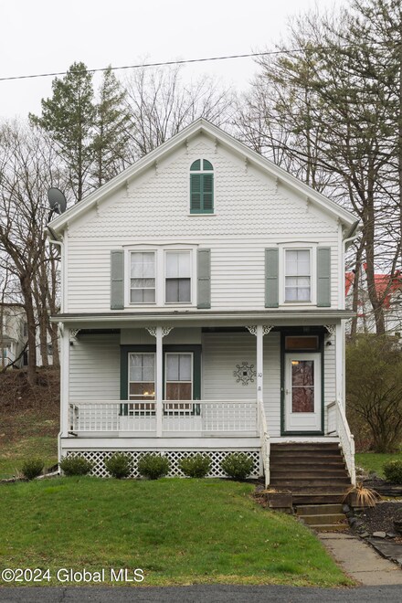 10 Colvin Ave, Ravena, NY 12143