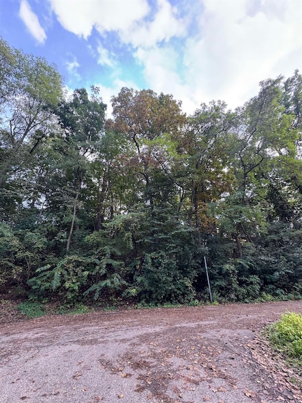 5611 Tall Oaks Rd, Waunakee, WI 53597