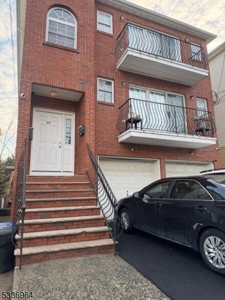 45 Crawford St, Newark, NJ 07102