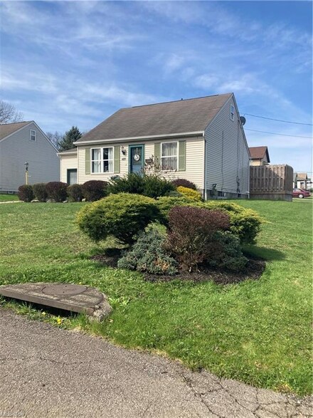 481 11th St, Struthers, OH 44471