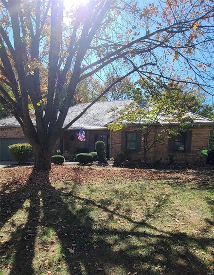 14 Kensington Ct, Glen Carbon, IL 62034