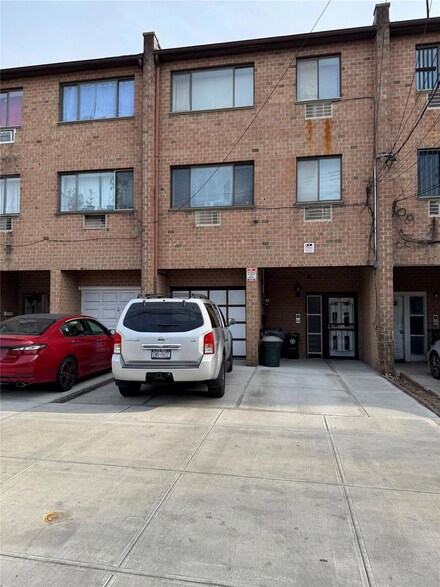 104-14 101st Ave, Jamaica, NY 11416