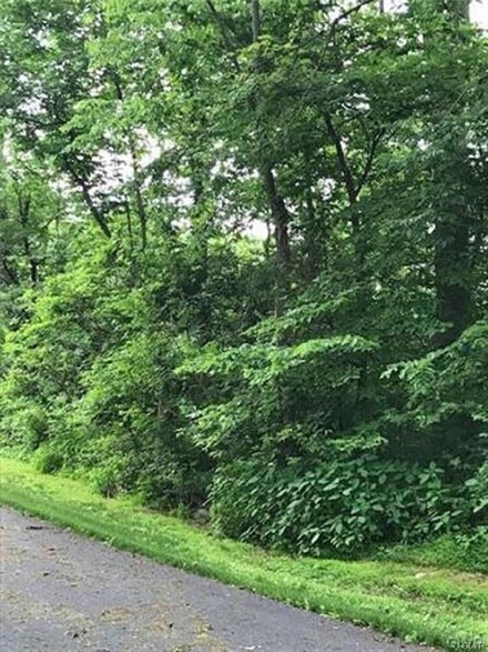 4257 Hill St, Coplay, PA 18037