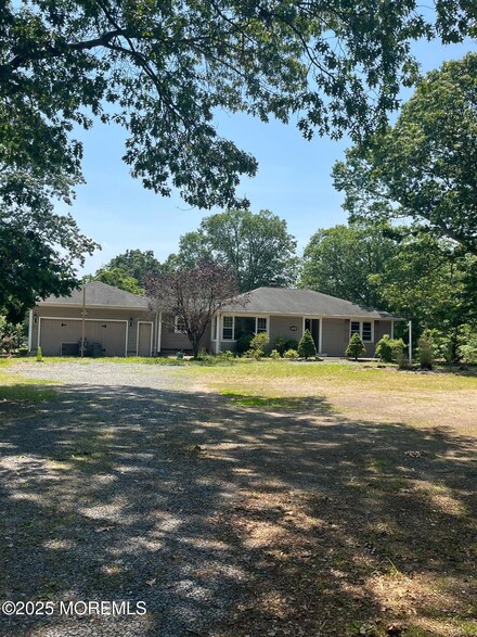 236 Lanes Mill Rd, Howell, NJ 07731