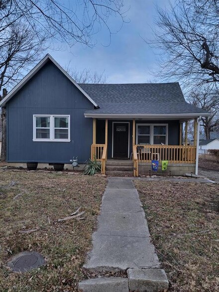 1512 S Edith Ave, Chanute, KS 66720