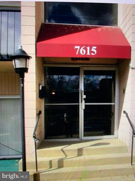 7615 Fontainebleau Dr Unit 2122, New Carrollton, MD 20784