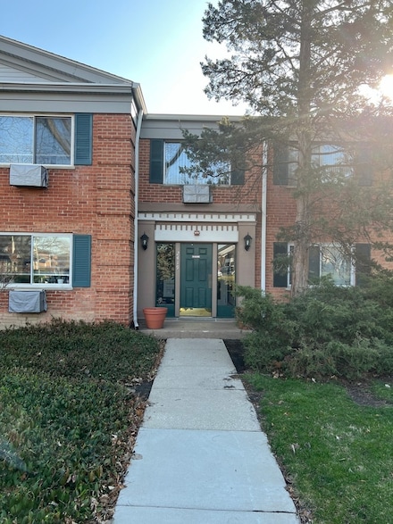 2419 S Goebbert Rd Unit H210, Arlington Heights, IL 60005