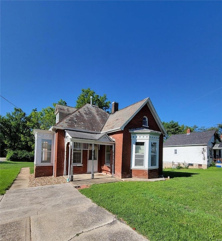 216 E Walton St, Warrenton, MO 63383