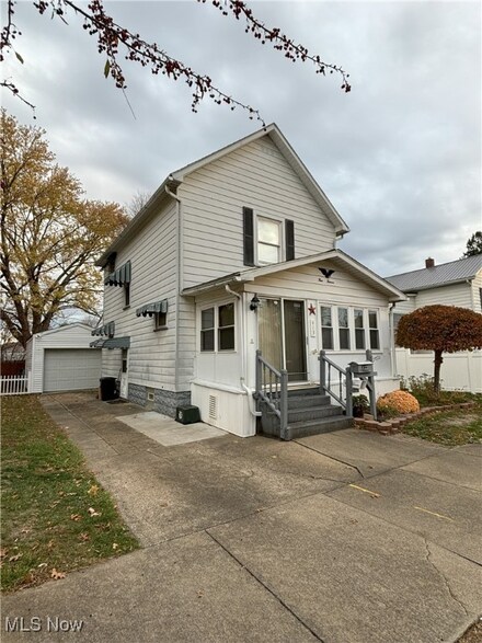 413 Fair Ave NE, New Philadelphia, OH 44663