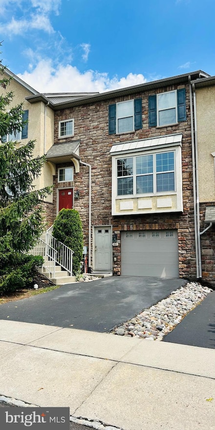 66 Lilly Dr, Feasterville Trevose, PA 19053