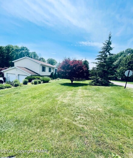 28 Parkland Dr, Mountain Top, PA 18707
