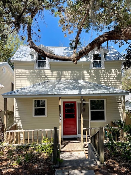 733 4th St, Cedar Key, FL 32625