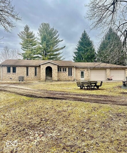 5861 S Spiceland Rd, Spiceland, IN 47385