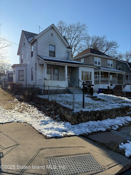 186 Fisher Ave, Staten Island, NY 10307