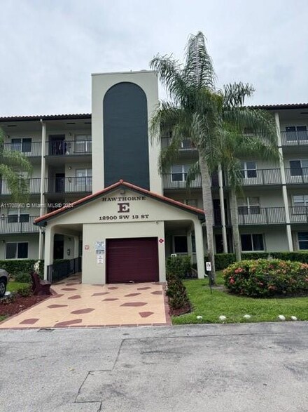 12900 SW 13th St Unit 111E, Pembroke Pines, FL 33027