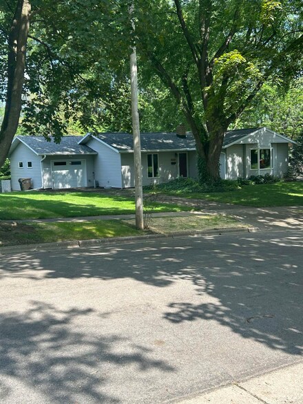117 Richland Ln, Madison, WI 53705