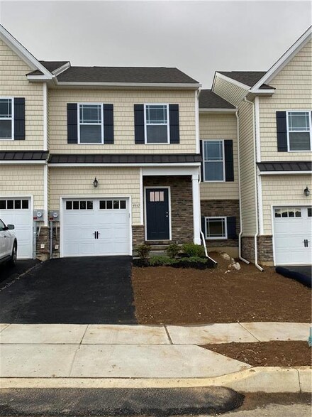 4443 Benjamin Ct, Emmaus, PA 18049