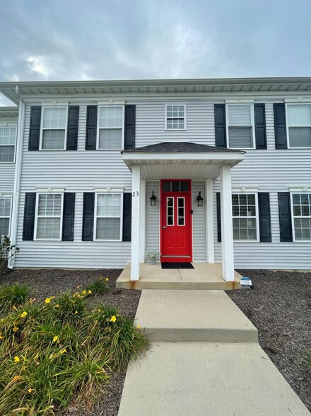 23 Abington St Unit A, Valparaiso, IN 46385
