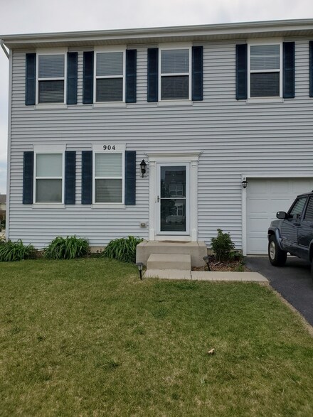 904 Chopin Place, Volo, IL 60073